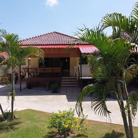 Naluemon Village Fh 1 Rayong Exterior photo