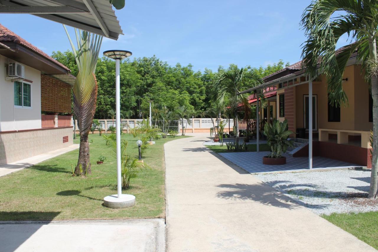 Naluemon Village Fh 1 Rayong Exterior photo