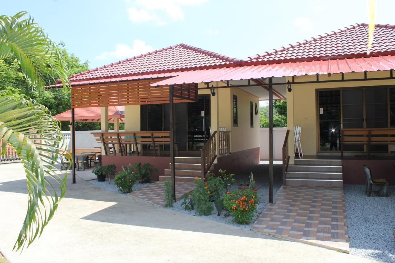 Naluemon Village Fh 1 Rayong Exterior photo
