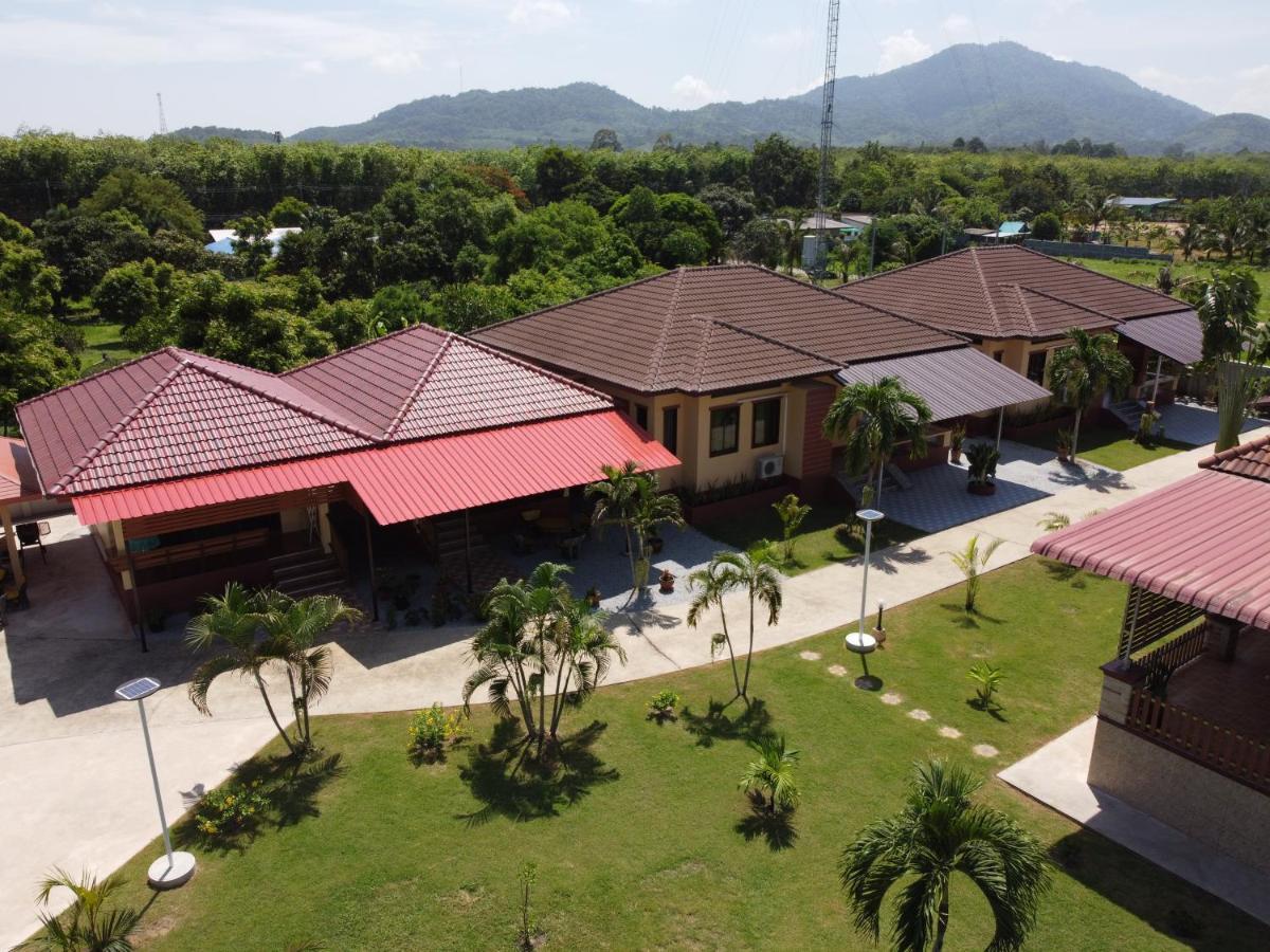 Naluemon Village Fh 1 Rayong Exterior photo